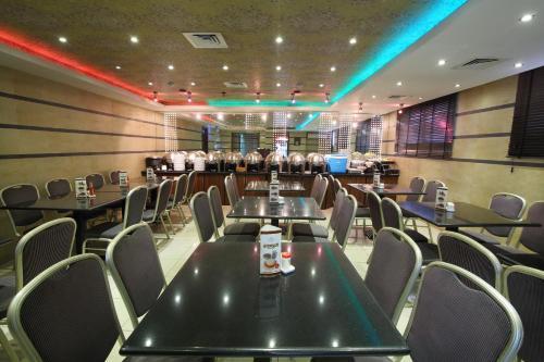 Oasis Deira Hotel Dubai Esterno foto